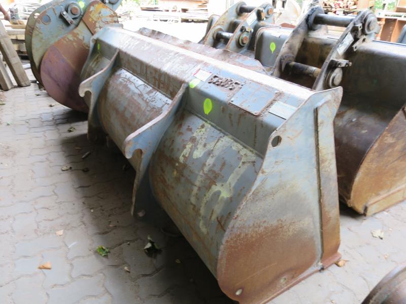 des machines et engins de chantier bien entretenus <br>ainsi que la technique de creusement des tunnels-1