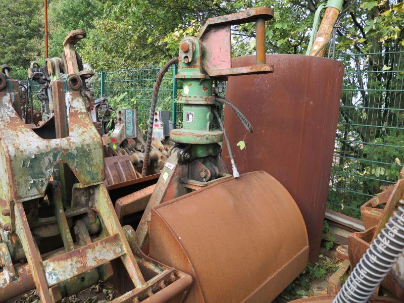 des machines et engins de chantier bien entretenus <br>ainsi que la technique de creusement des tunnels-1
