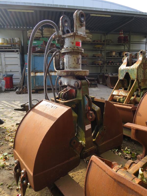 des machines et engins de chantier bien entretenus <br>ainsi que la technique de creusement des tunnels-1