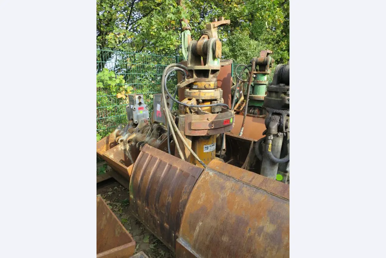 des machines et engins de chantier bien entretenus <br>ainsi que la technique de creusement des tunnels-1