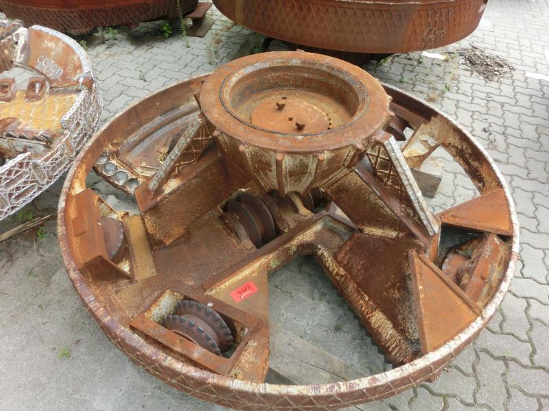 des machines et engins de chantier bien entretenus <br>ainsi que la technique de creusement des tunnels-1