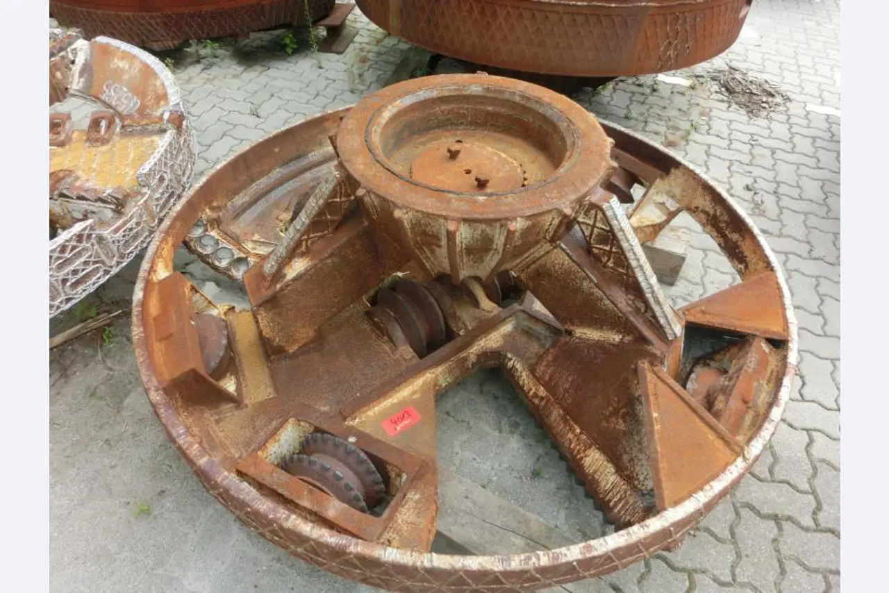 máquinas e equipamentos de construção bem conservados <br>bem como tecnologia de construção de túneis-1