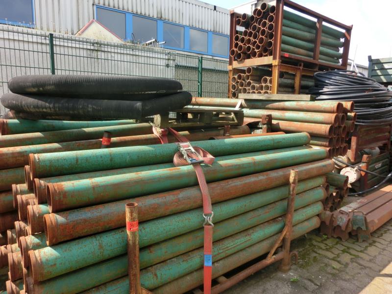 dobro vzdrževani gradbeni stroji in oprema <br>kot tudi tehnologija gradnje predorov.-1