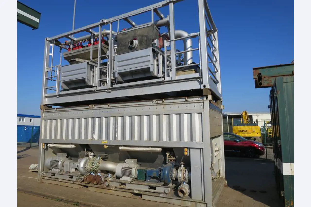 máquinas e equipamentos de construção bem conservados <br>bem como tecnologia de construção de túneis-4