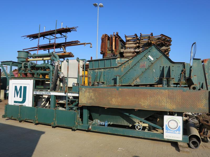 dobro vzdrževani gradbeni stroji in oprema <br>kot tudi tehnologija gradnje predorov.-1