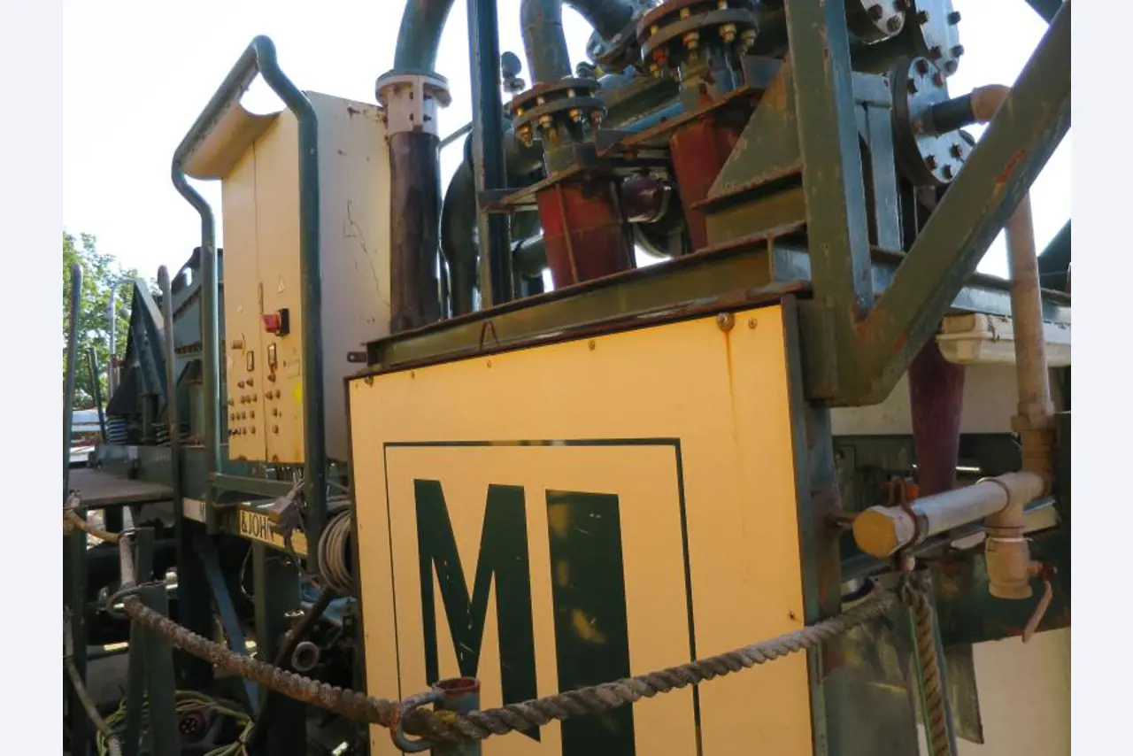 máquinas e equipamentos de construção bem conservados <br>bem como tecnologia de construção de túneis-2