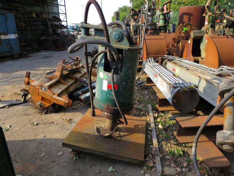 des machines et engins de chantier bien entretenus <br>ainsi que la technique de creusement des tunnels-1