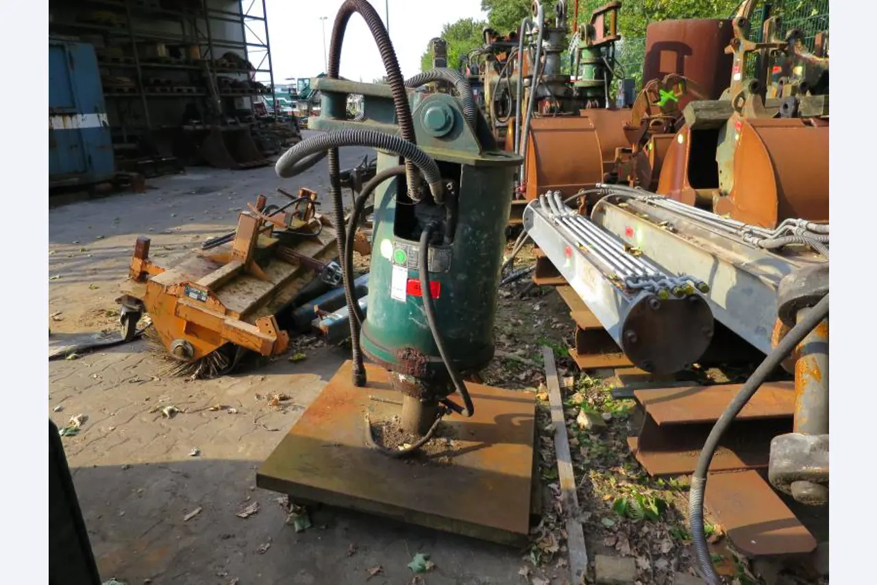 des machines et engins de chantier bien entretenus <br>ainsi que la technique de creusement des tunnels-1