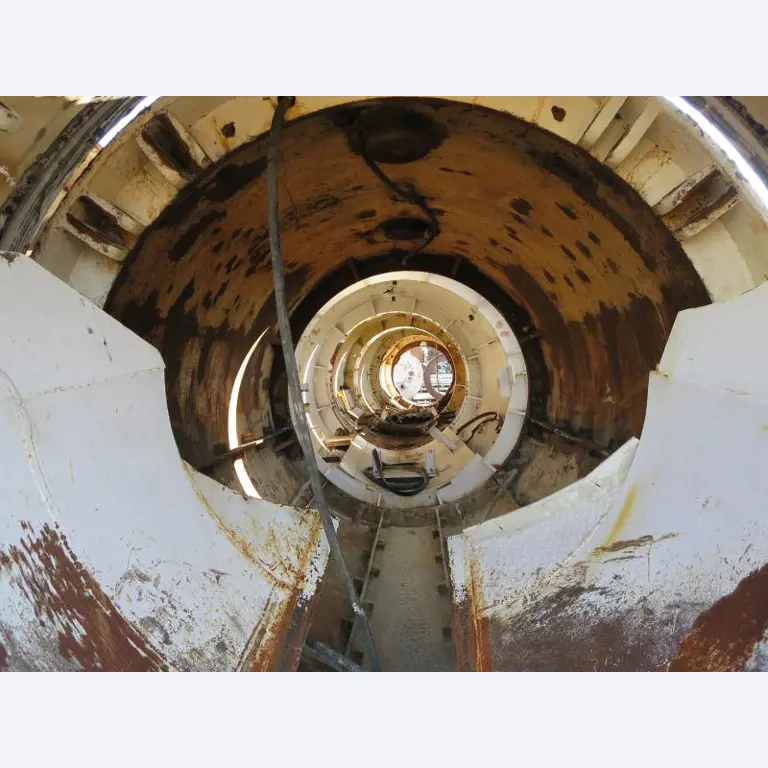 máquinas e equipamentos de construção bem conservados <br>bem como tecnologia de construção de túneis-3