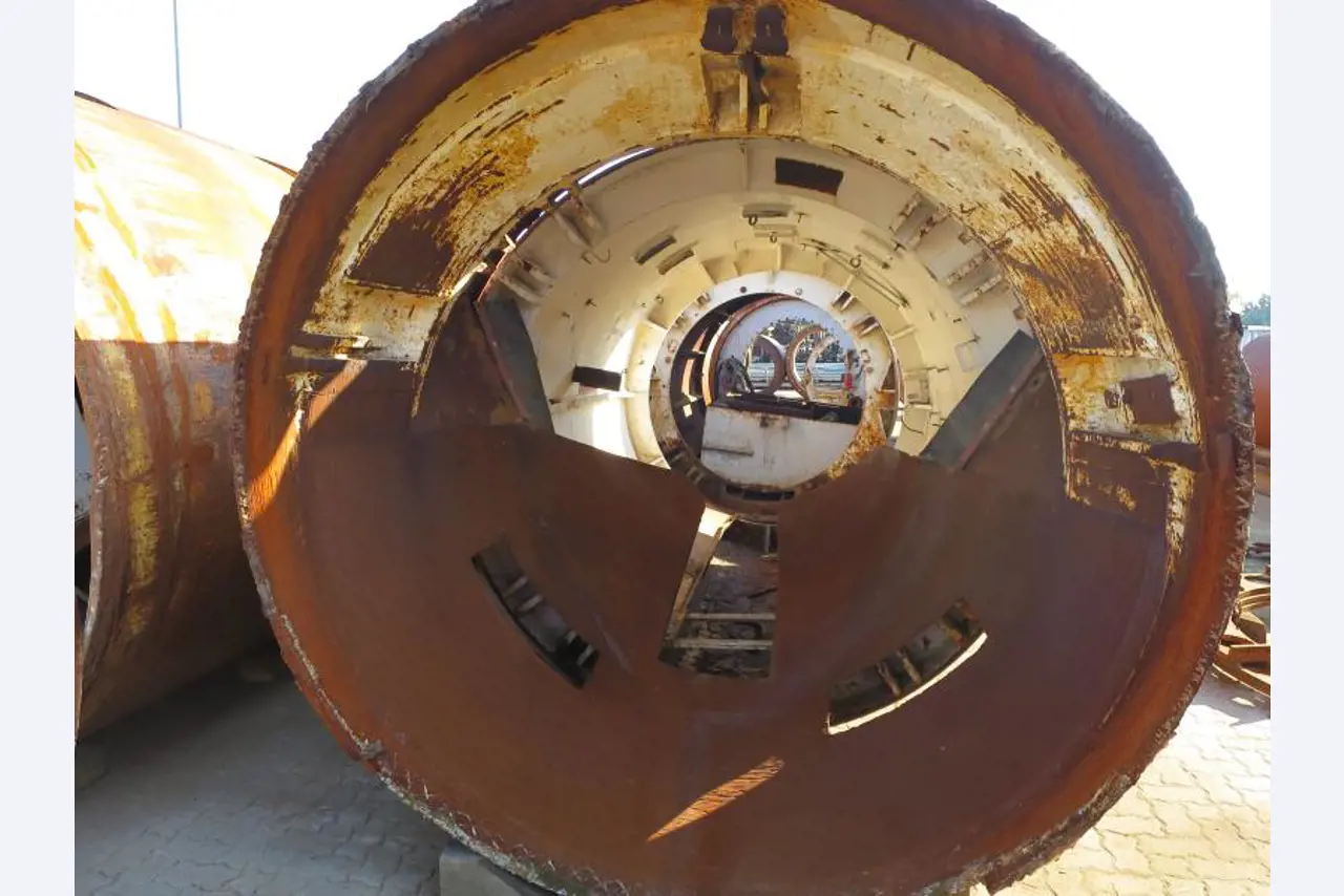 máquinas e equipamentos de construção bem conservados <br>bem como tecnologia de construção de túneis-1