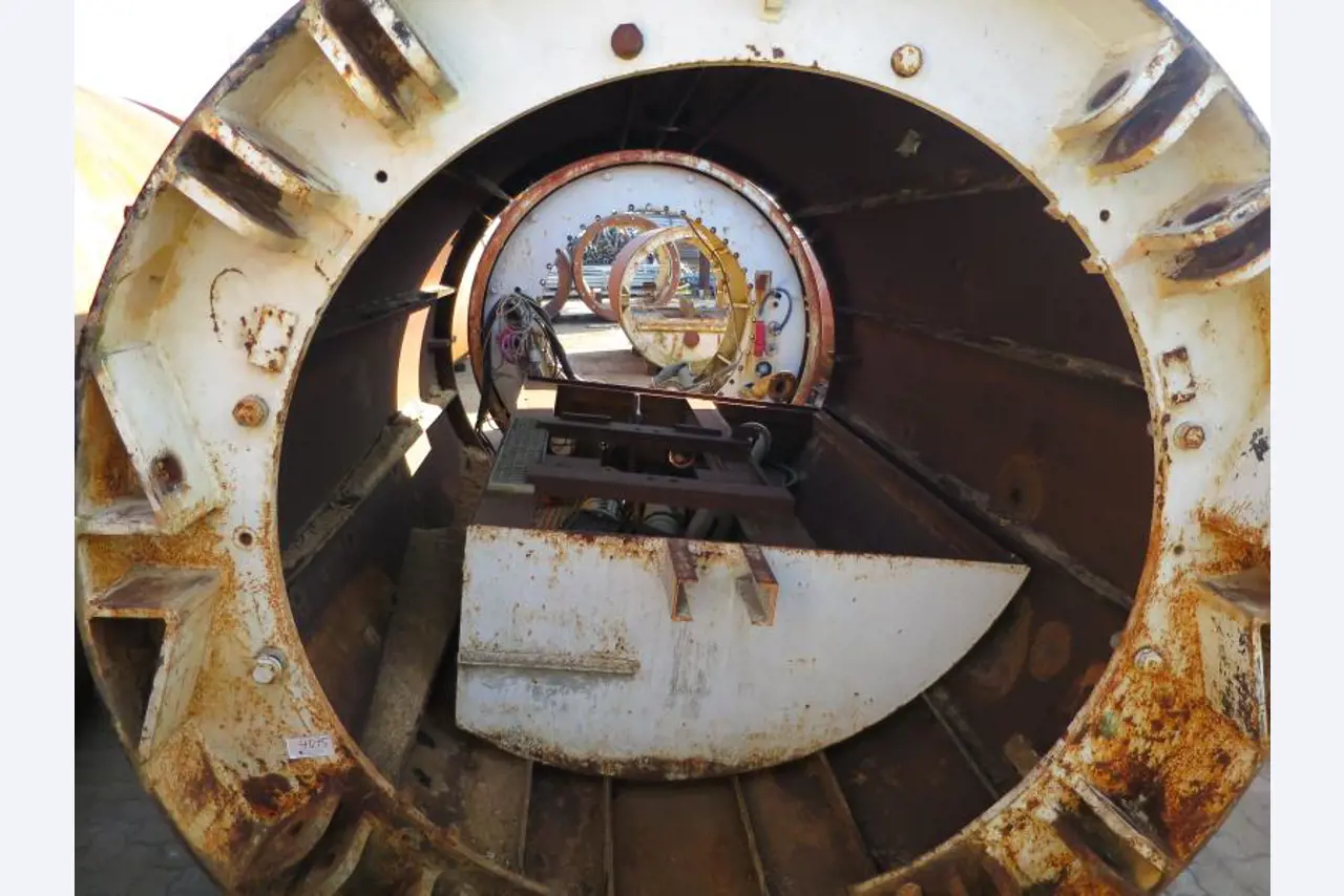 máquinas e equipamentos de construção bem conservados <br>bem como tecnologia de construção de túneis-5