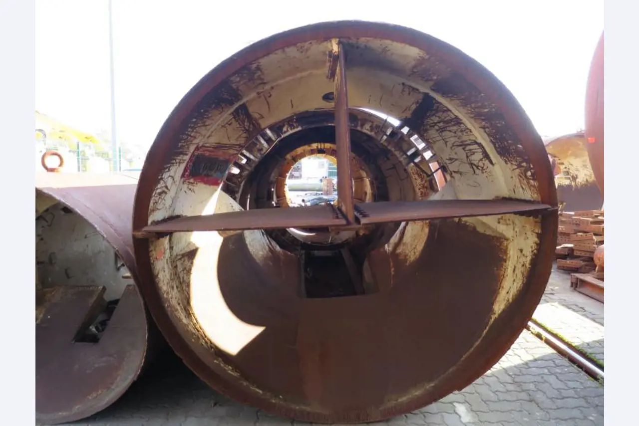 máquinas e equipamentos de construção bem conservados <br>bem como tecnologia de construção de túneis-1