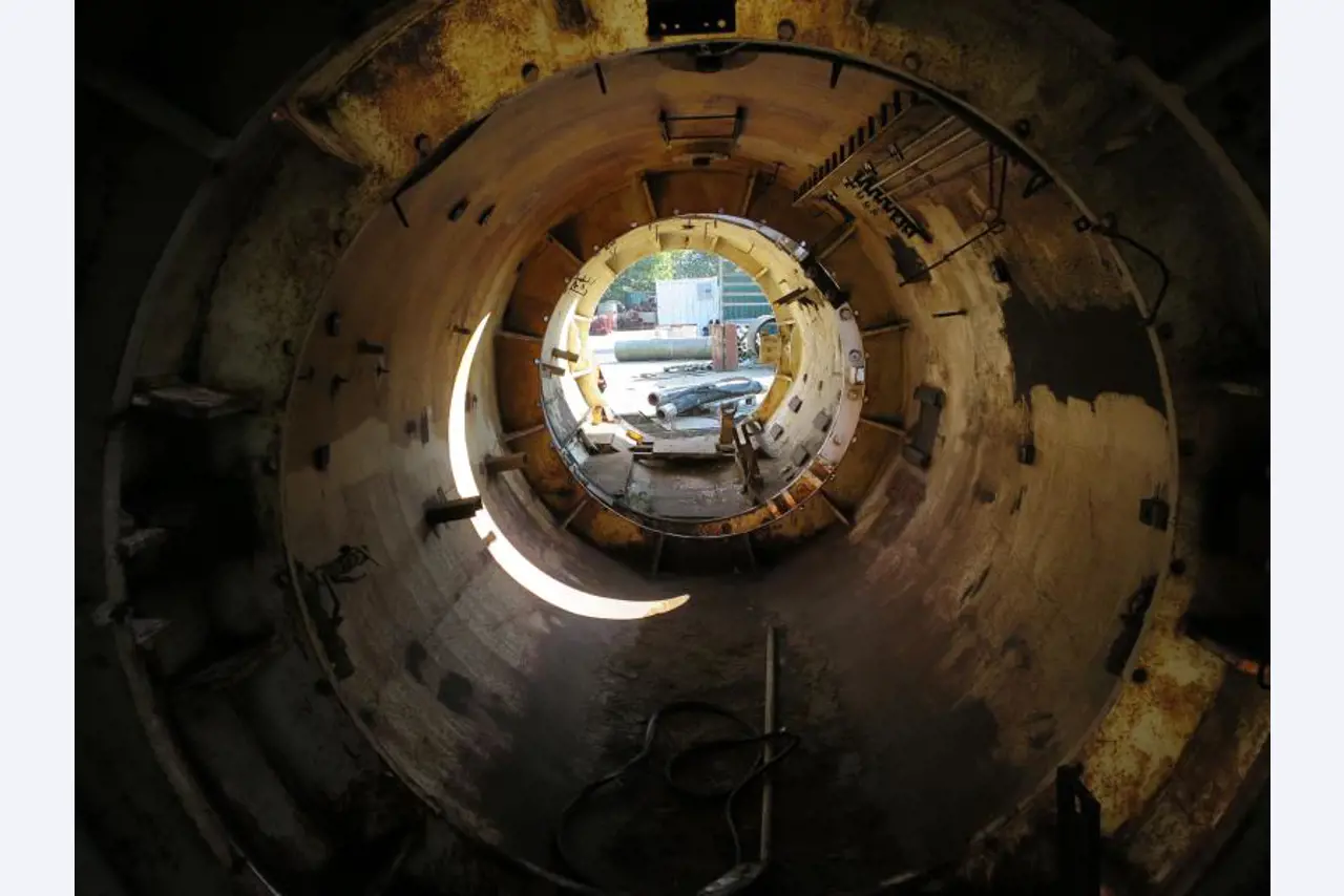 máquinas e equipamentos de construção bem conservados <br>bem como tecnologia de construção de túneis-6