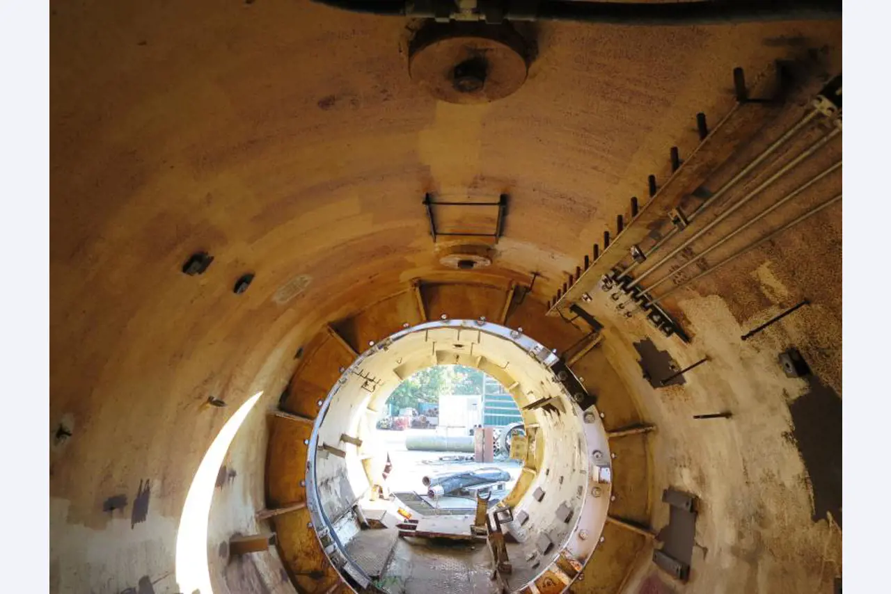 máquinas e equipamentos de construção bem conservados <br>bem como tecnologia de construção de túneis-7