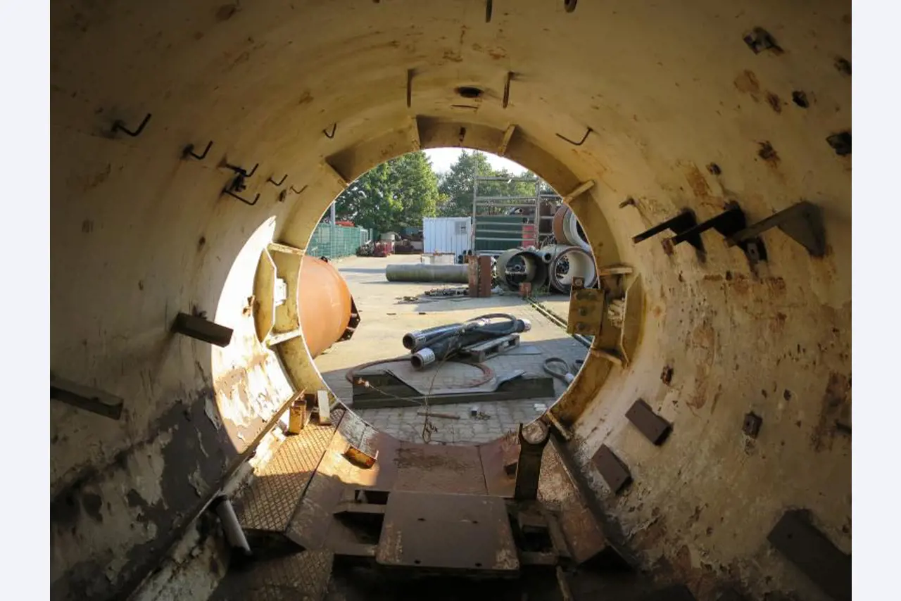 máquinas e equipamentos de construção bem conservados <br>bem como tecnologia de construção de túneis-9