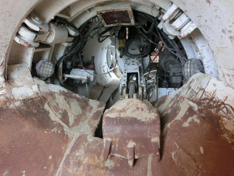 des machines et engins de chantier bien entretenus <br>ainsi que la technique de creusement des tunnels-2