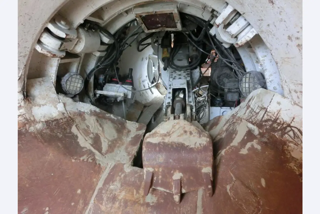 máquinas e equipamentos de construção bem conservados <br>bem como tecnologia de construção de túneis-2