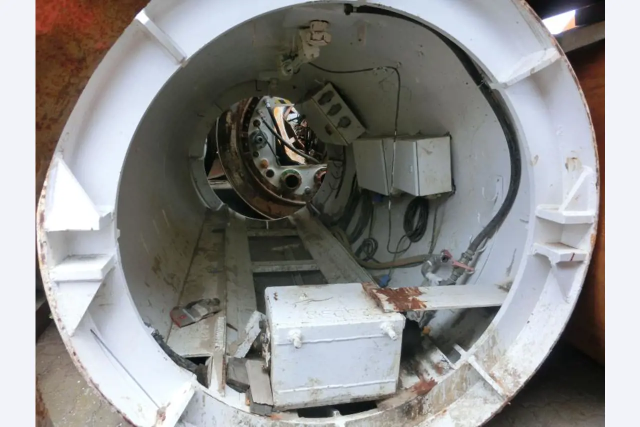 máquinas e equipamentos de construção bem conservados <br>bem como tecnologia de construção de túneis-7