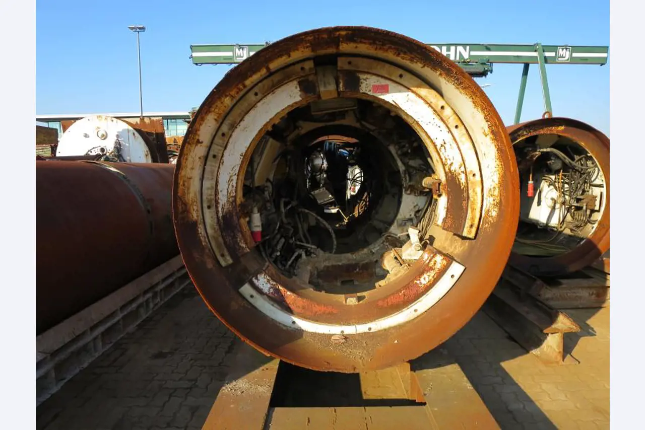 máquinas e equipamentos de construção bem conservados <br>bem como tecnologia de construção de túneis-5