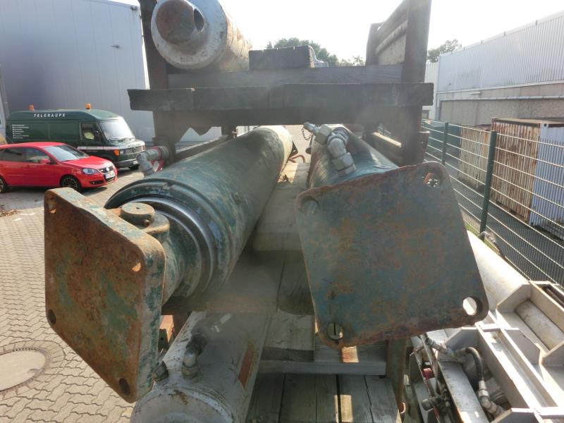 des machines et engins de chantier bien entretenus <br>ainsi que la technique de creusement des tunnels-1