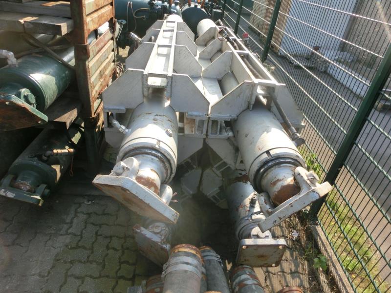 well-maintained construction machinery and equipment <br>as well as the tunneling technology-2