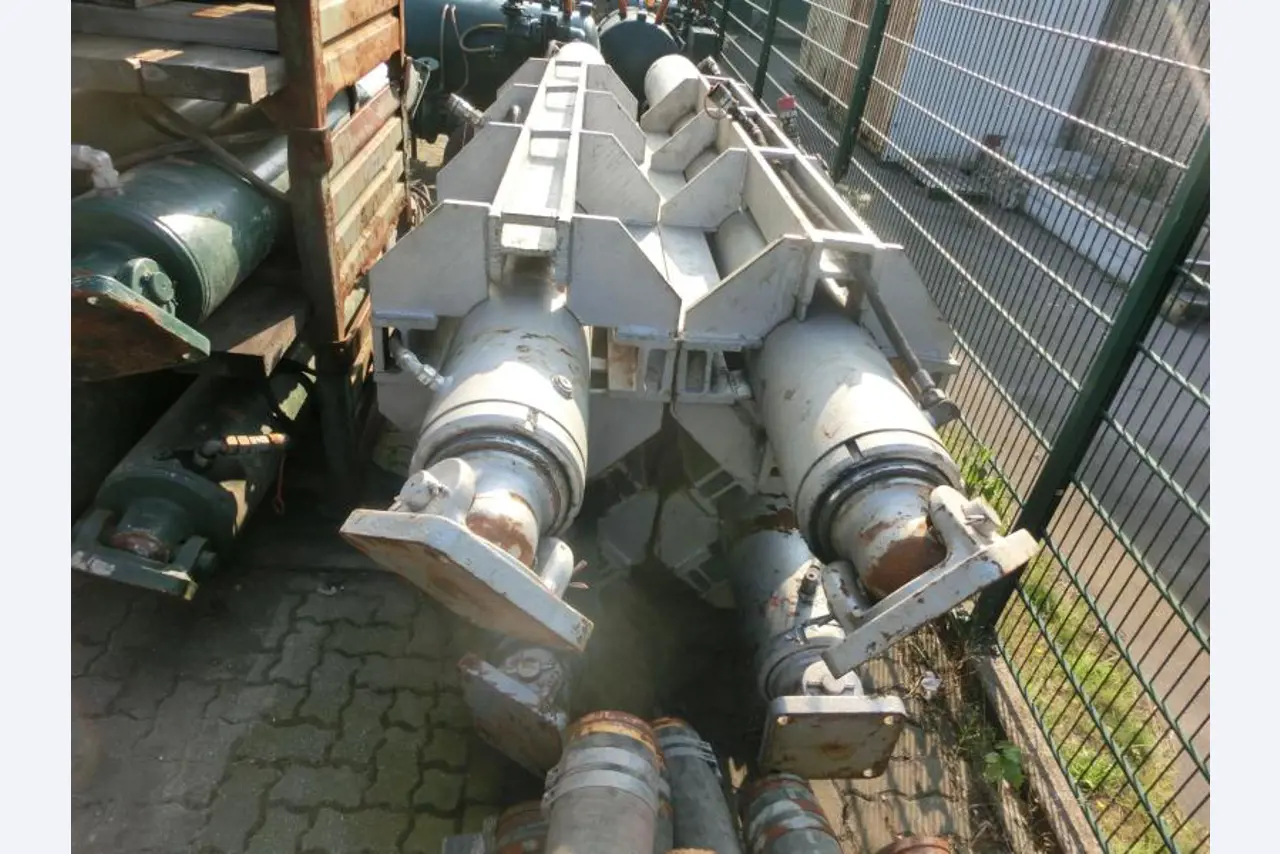 well-maintained construction machinery and equipment <br>as well as the tunneling technology-2