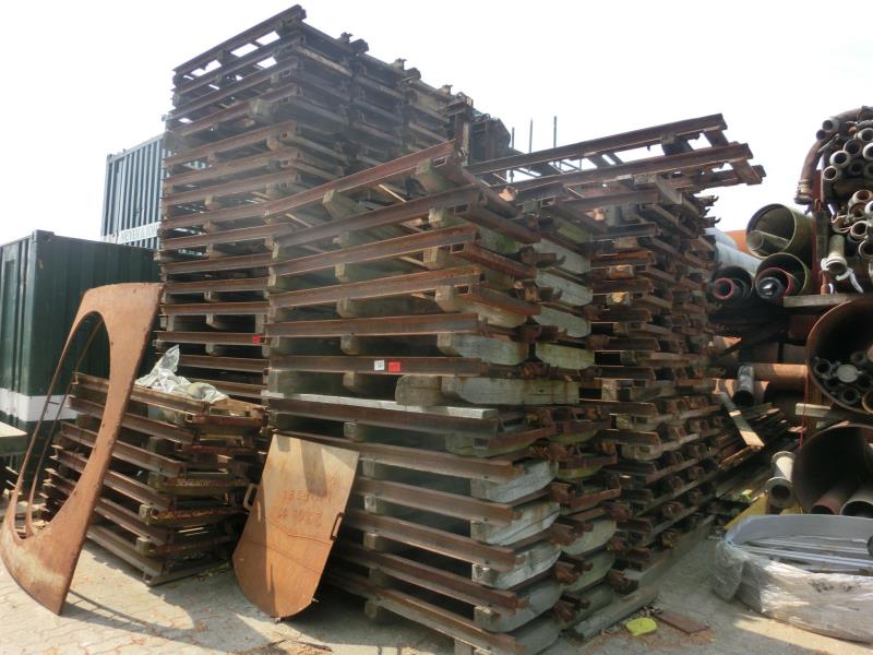 dobro vzdrževani gradbeni stroji in oprema <br>kot tudi tehnologija gradnje predorov.-6