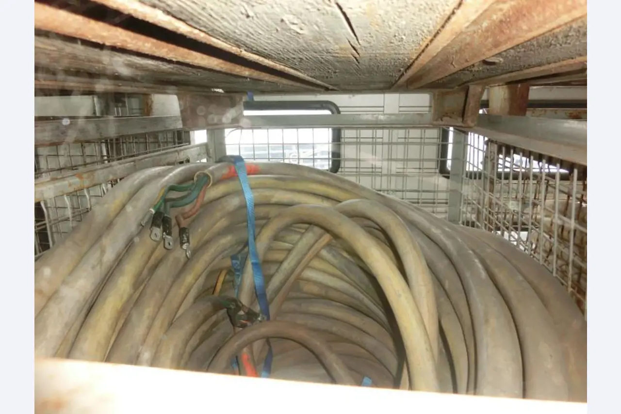 máquinas e equipamentos de construção bem conservados <br>bem como tecnologia de construção de túneis-1