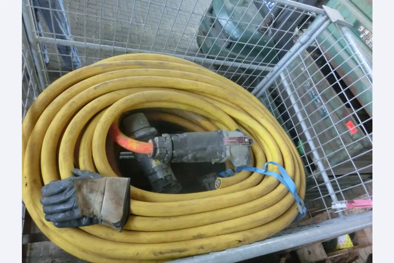 máquinas e equipamentos de construção bem conservados <br>bem como tecnologia de construção de túneis-1