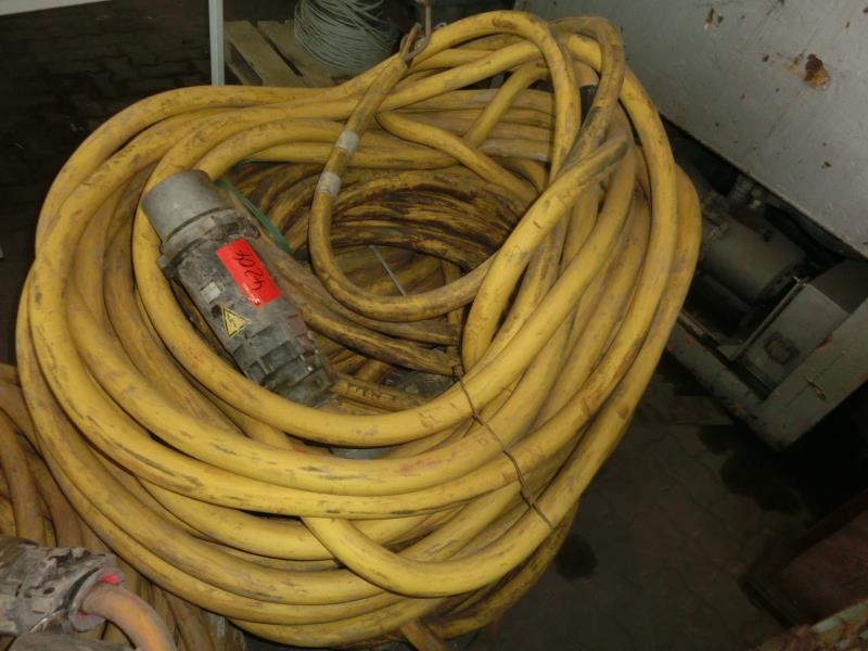 dobro vzdrževani gradbeni stroji in oprema <br>kot tudi tehnologija gradnje predorov.-1