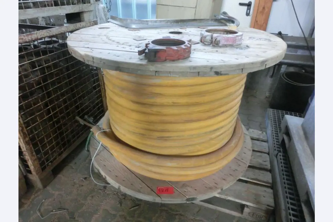 máquinas e equipamentos de construção bem conservados <br>bem como tecnologia de construção de túneis-1