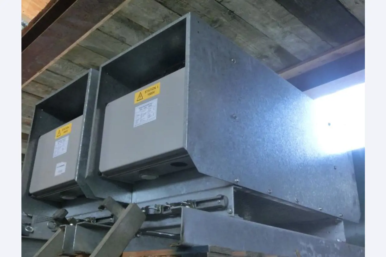 máquinas e equipamentos de construção bem conservados <br>bem como tecnologia de construção de túneis-1