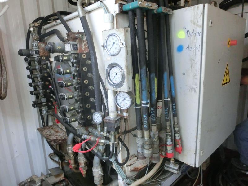 des machines et engins de chantier bien entretenus <br>ainsi que la technique de creusement des tunnels-1