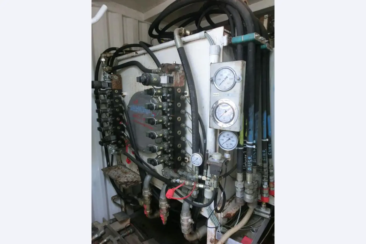máquinas e equipamentos de construção bem conservados <br>bem como tecnologia de construção de túneis-2