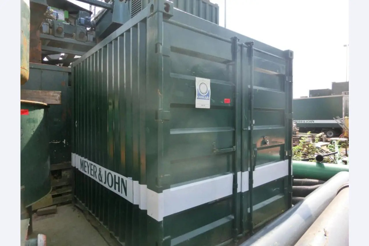 máquinas e equipamentos de construção bem conservados <br>bem como tecnologia de construção de túneis-3