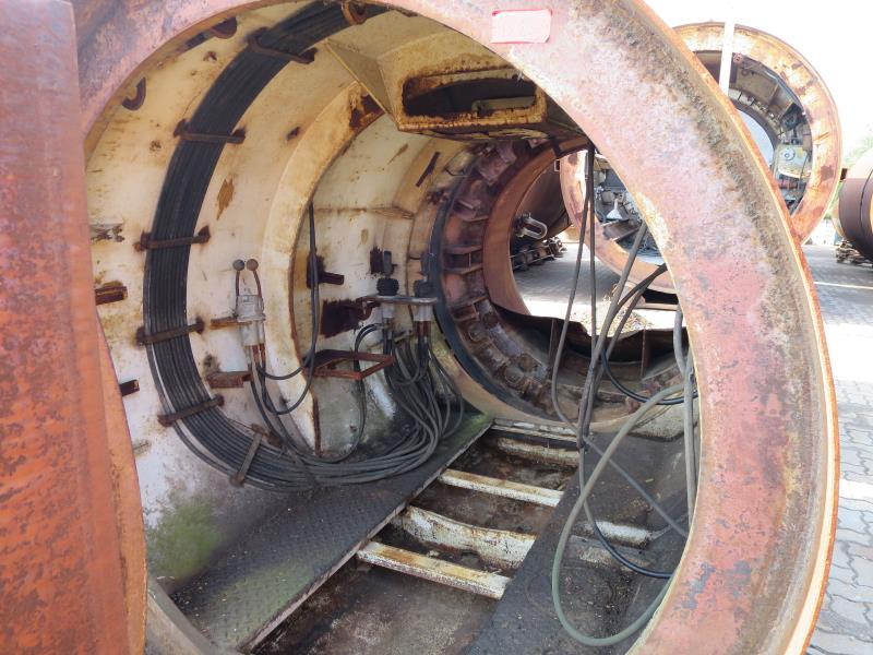 des machines et engins de chantier bien entretenus <br>ainsi que la technique de creusement des tunnels-3