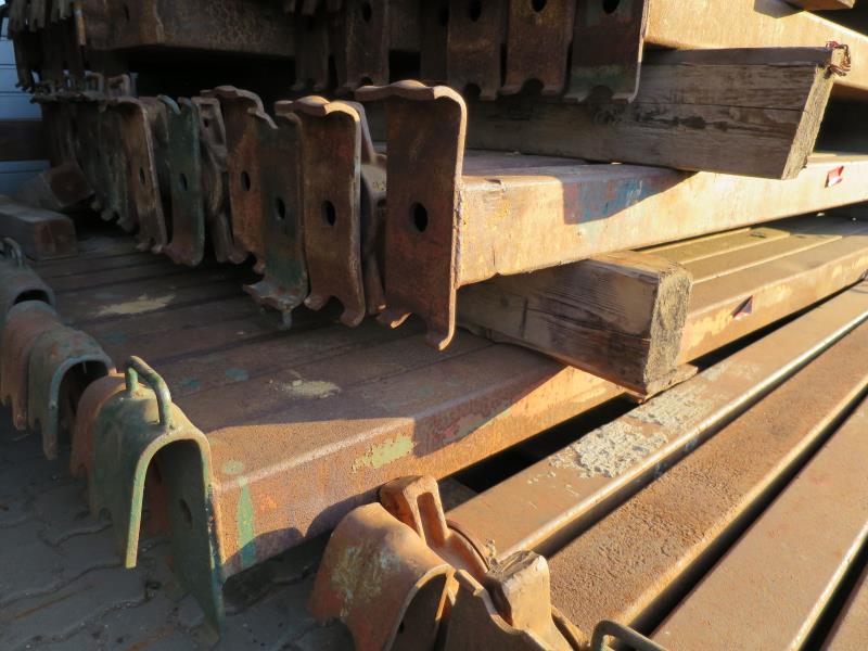 dobro vzdrževani gradbeni stroji in oprema <br>kot tudi tehnologija gradnje predorov.-1