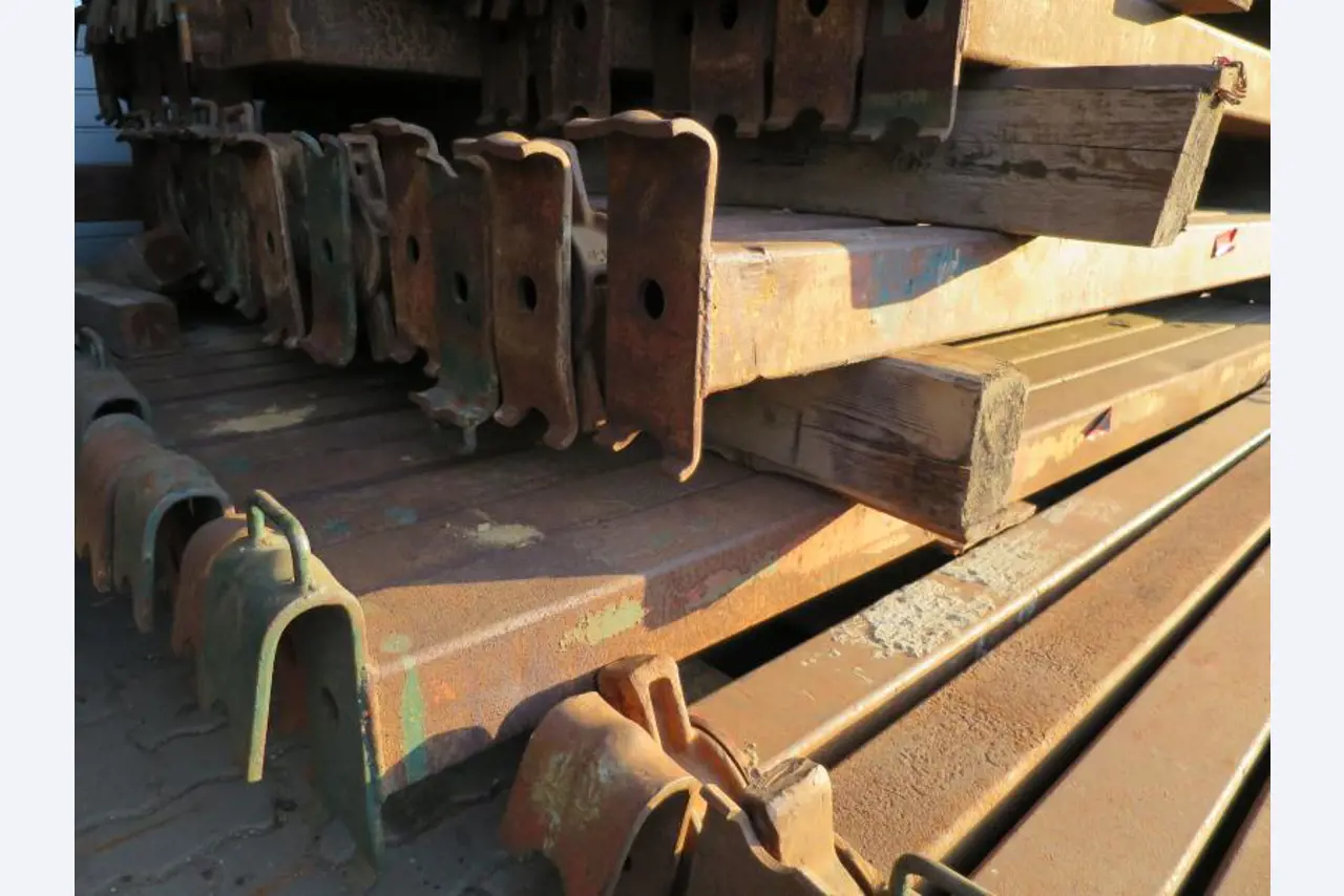 máquinas e equipamentos de construção bem conservados <br>bem como tecnologia de construção de túneis-1