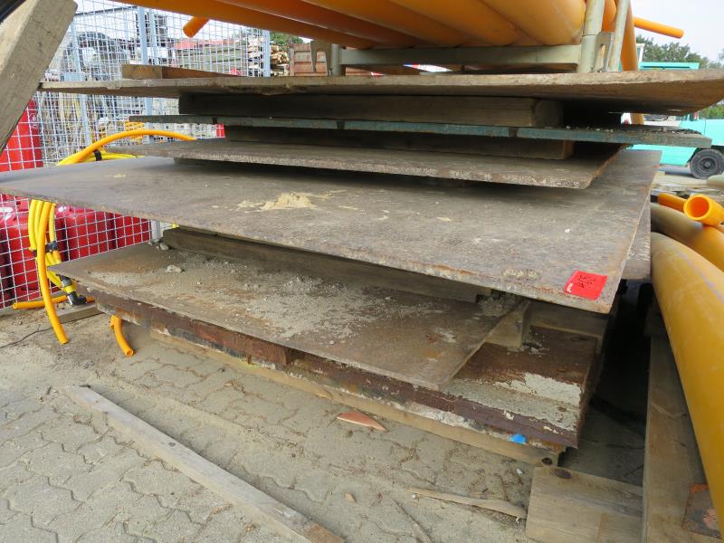 dobro vzdrževani gradbeni stroji in oprema <br>kot tudi tehnologija gradnje predorov.-1