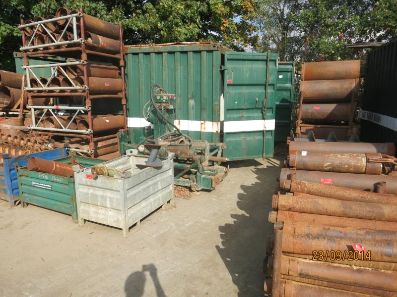 dobro vzdrževani gradbeni stroji in oprema <br>kot tudi tehnologija gradnje predorov.-1