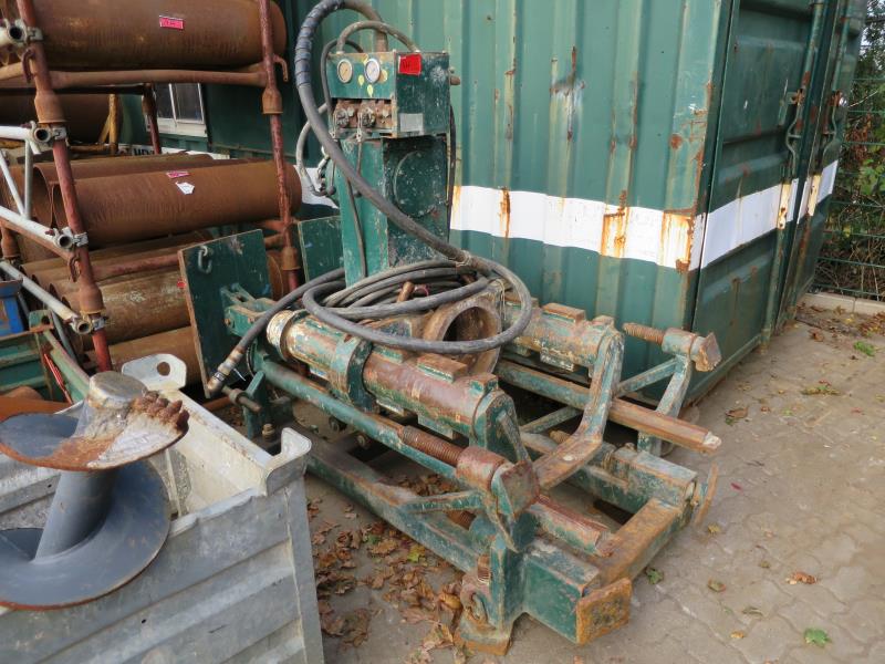 dobro vzdrževani gradbeni stroji in oprema <br>kot tudi tehnologija gradnje predorov.-6