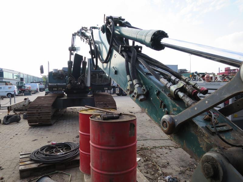 des machines et engins de chantier bien entretenus <br>ainsi que la technique de creusement des tunnels-4