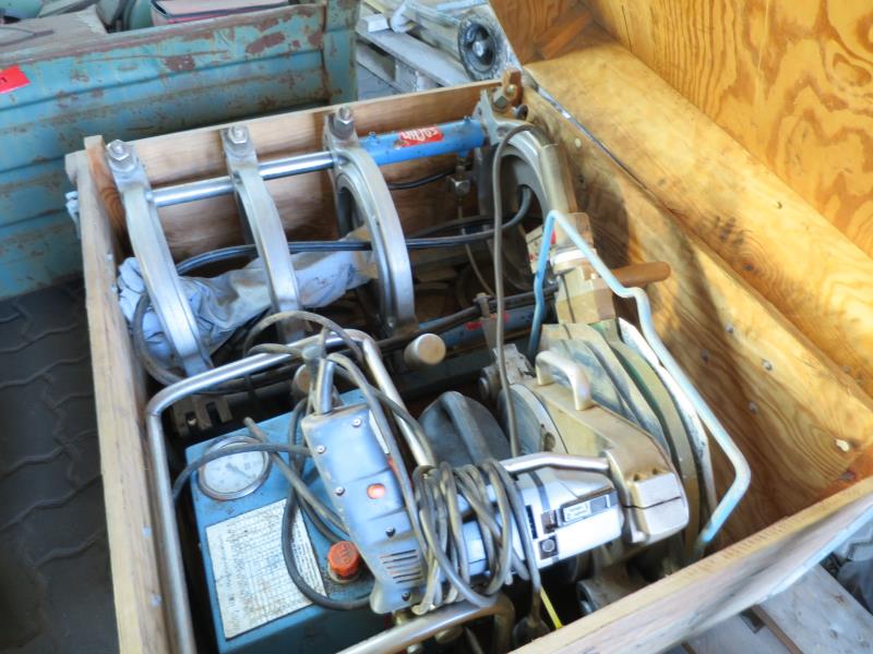 dobro vzdrževani gradbeni stroji in oprema <br>kot tudi tehnologija gradnje predorov.-1