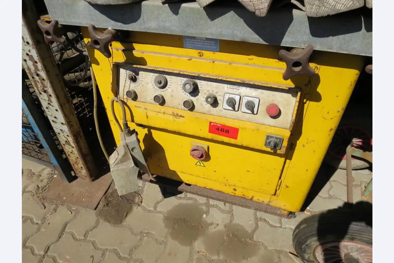 máquinas e equipamentos de construção bem conservados <br>bem como tecnologia de construção de túneis-1