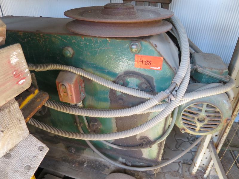 dobro vzdrževani gradbeni stroji in oprema <br>kot tudi tehnologija gradnje predorov.-2