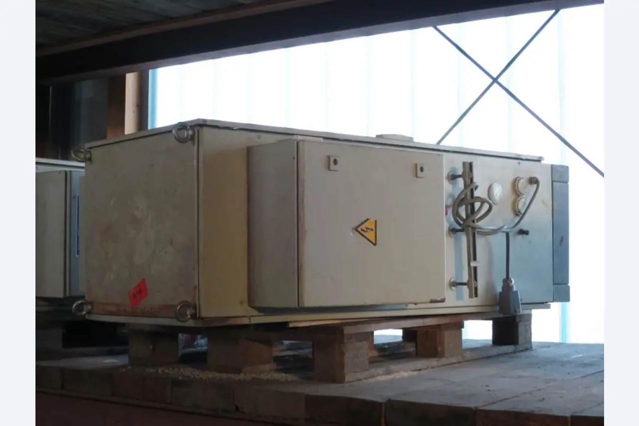 máquinas e equipamentos de construção bem conservados <br>bem como tecnologia de construção de túneis-1