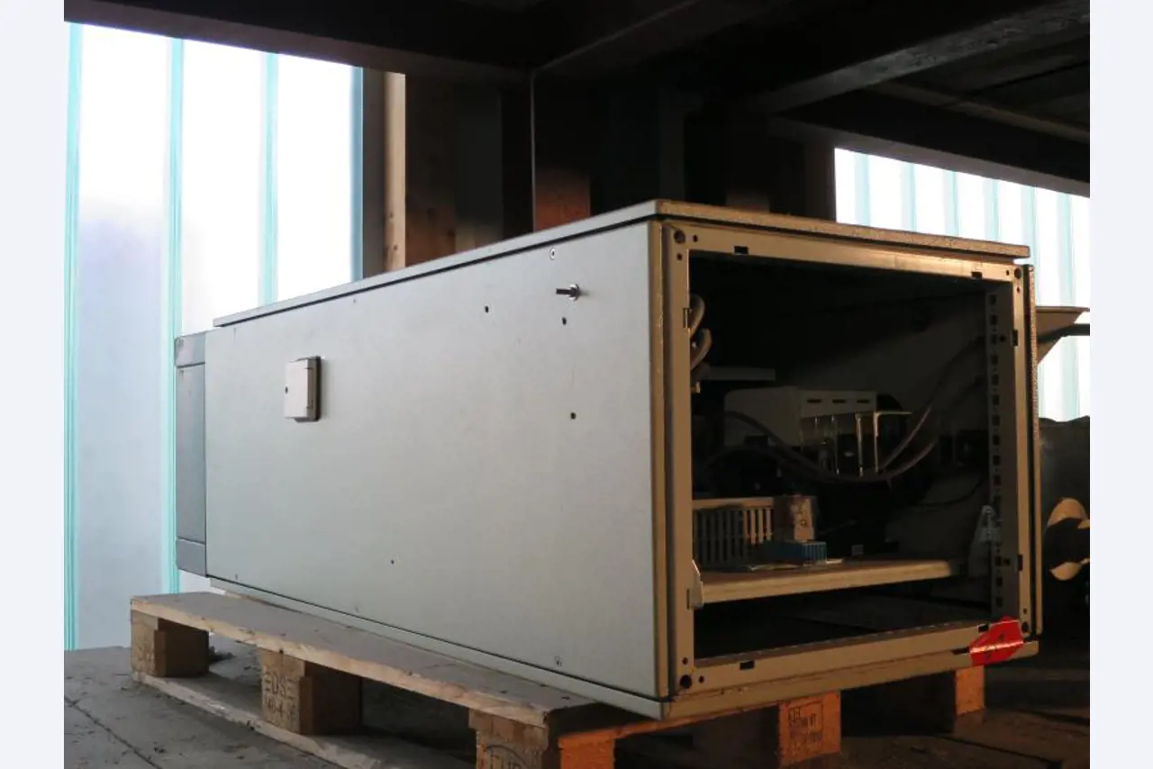 máquinas e equipamentos de construção bem conservados <br>bem como tecnologia de construção de túneis-1