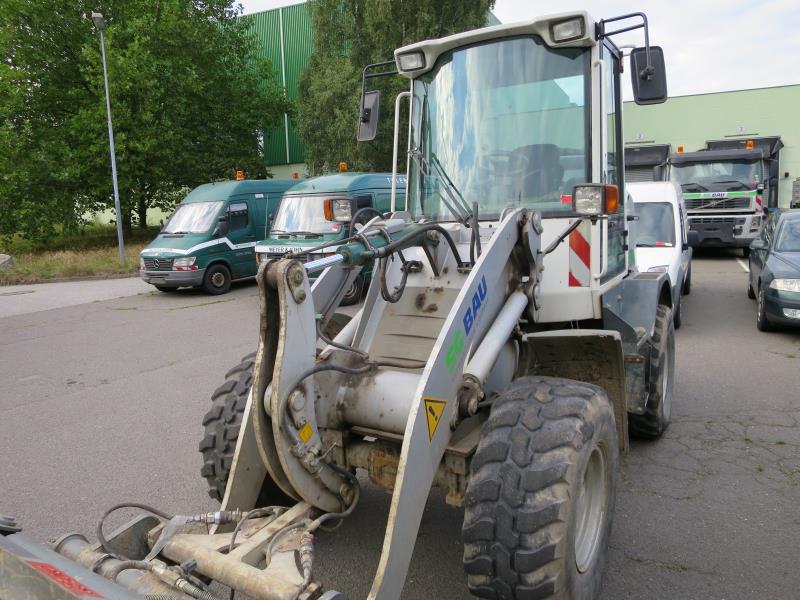 des machines et engins de chantier bien entretenus <br>ainsi que la technique de creusement des tunnels-1