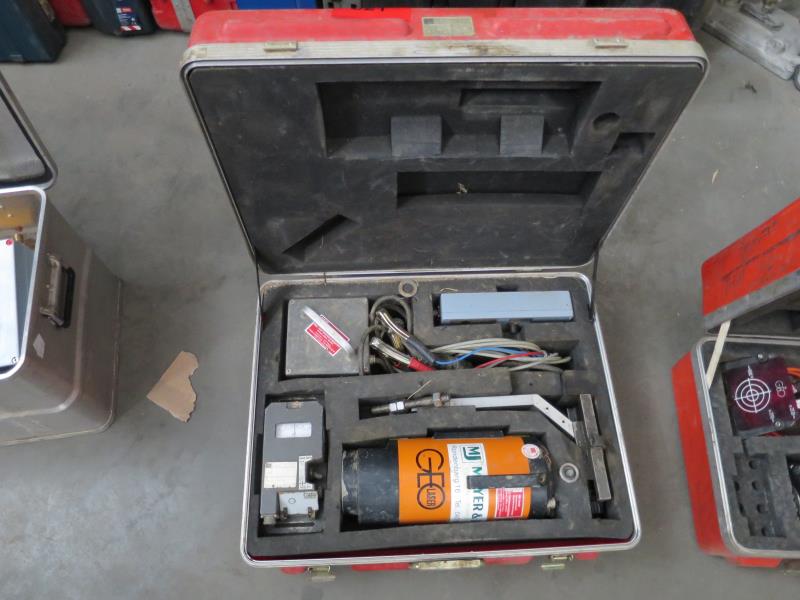 dobro vzdrževani gradbeni stroji in oprema <br>kot tudi tehnologija gradnje predorov.-1