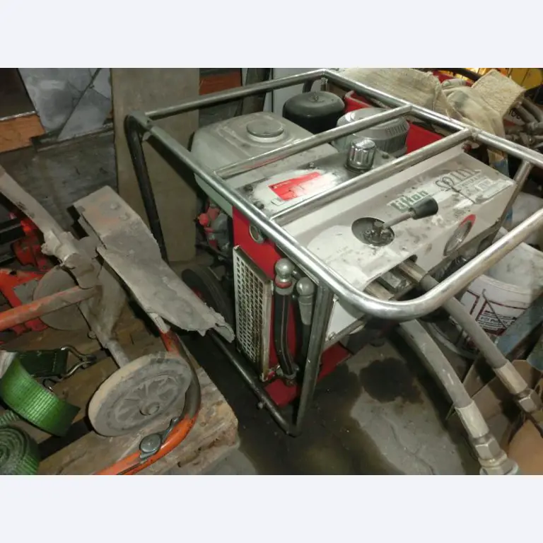 gepflegte Baumaschinen und Baugeräte <br>sowie die Tunnelvortriebstechnik-1
